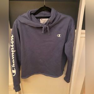 Women’s like new Champion cropped sweatshirt size m